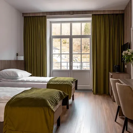 Dom Zdrojowy Cechini Szálloda