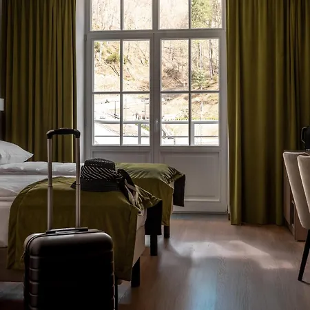 Dom Zdrojowy Cechini Szálloda 4*