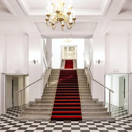 Dom Zdrojowy Cechini Szálloda